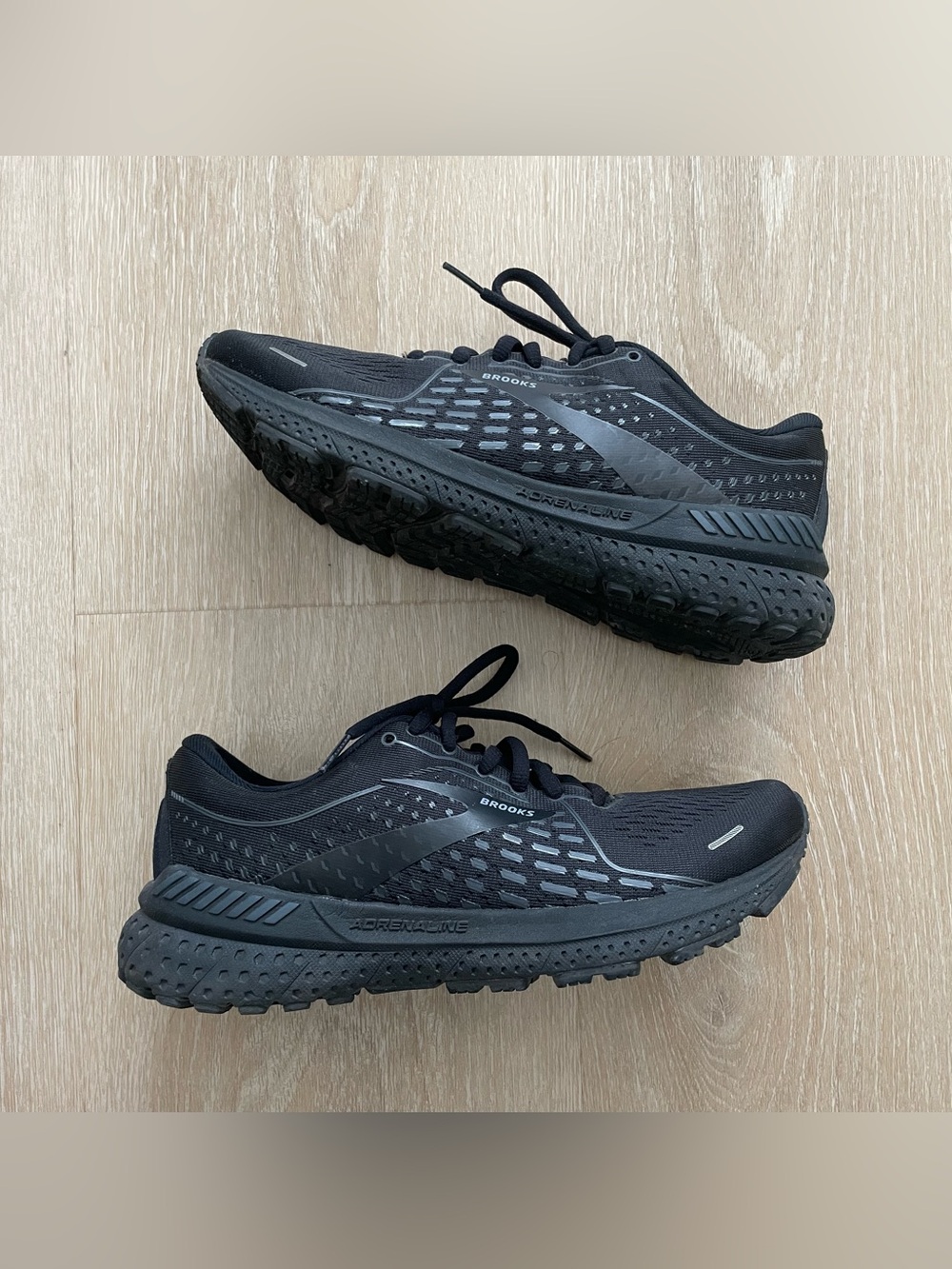 Brooks Adrenaline GTS 21 Women's Running Shoes Size 8